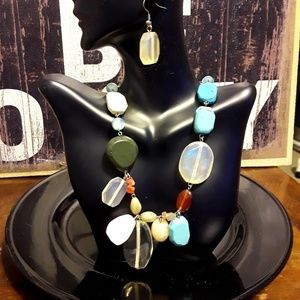 Vintage resin necklace and earringset